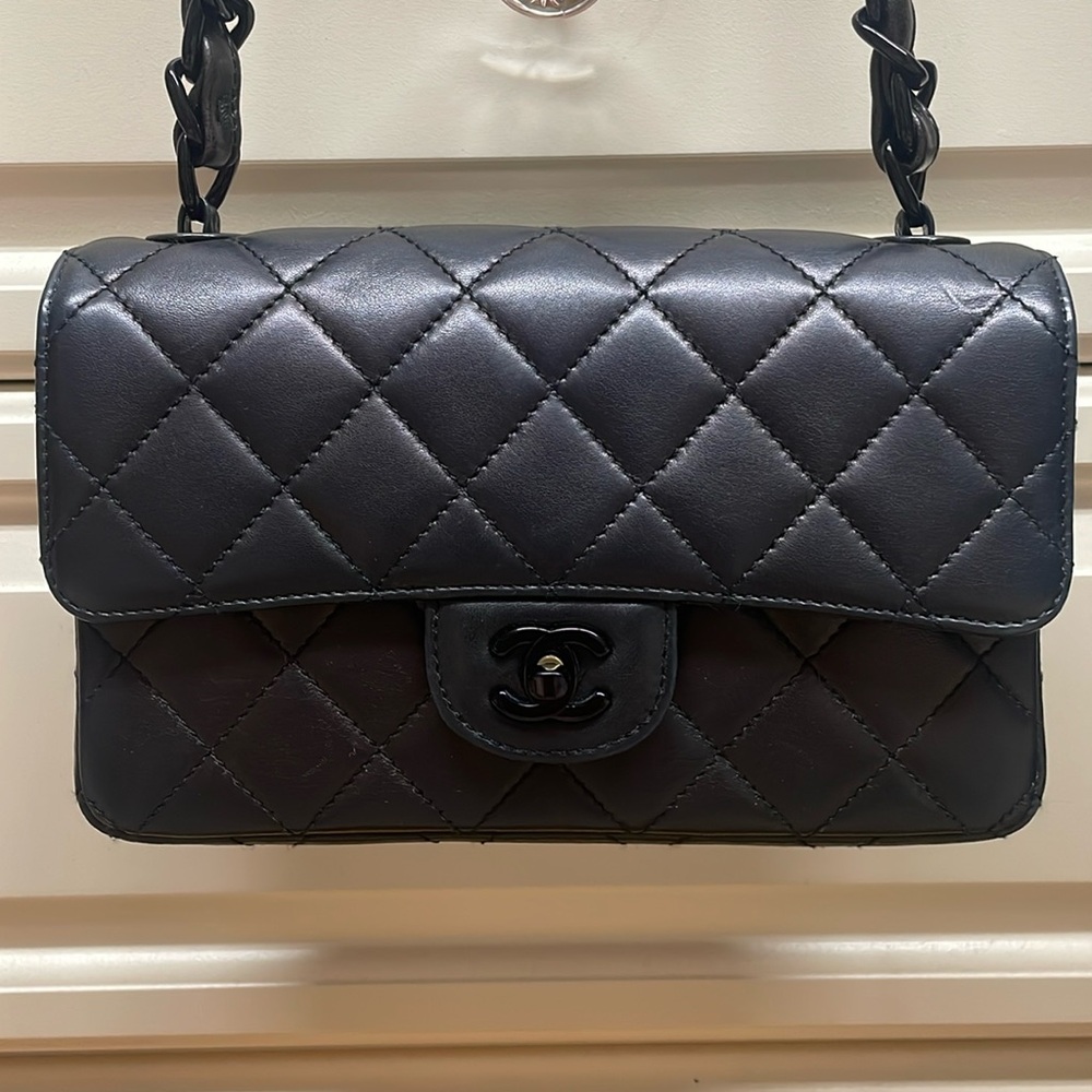 CHANEL So Black Quilted Shoulder Bag